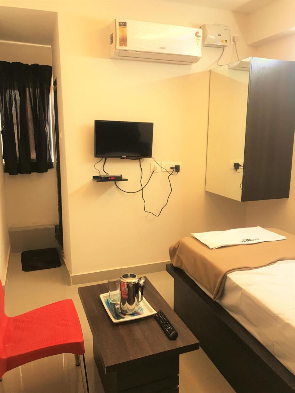 Cosmo Lodge Mangalore Exteriör bild
