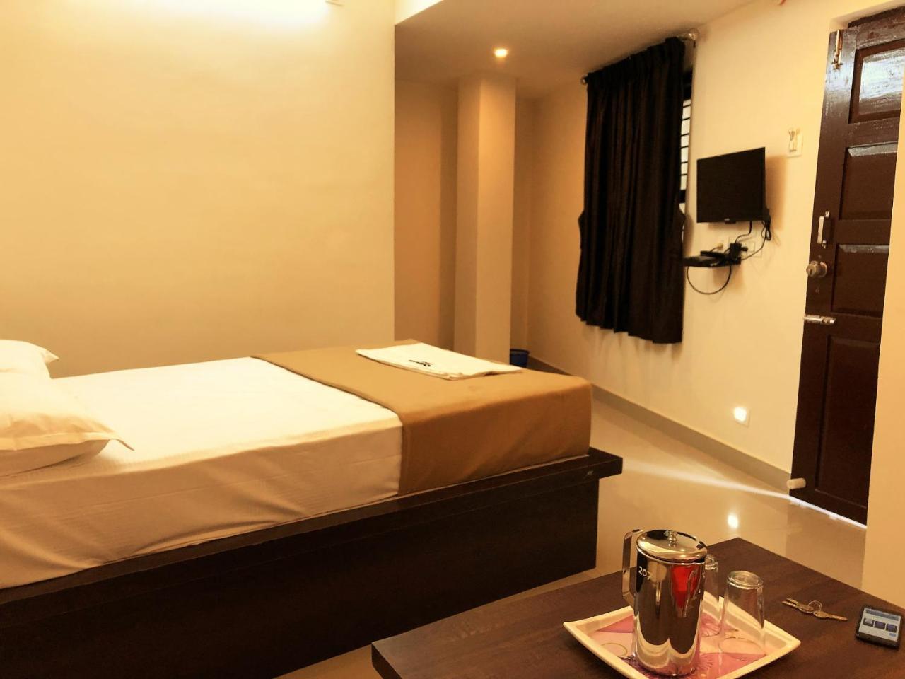 Cosmo Lodge Mangalore Exteriör bild